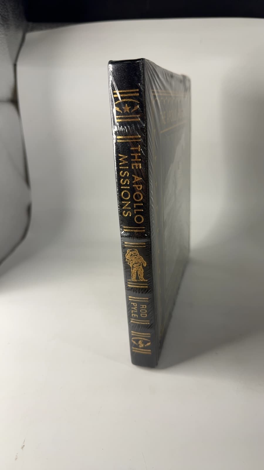 The Apollo Missions by Rod Pyle - quarter view showing binding condition