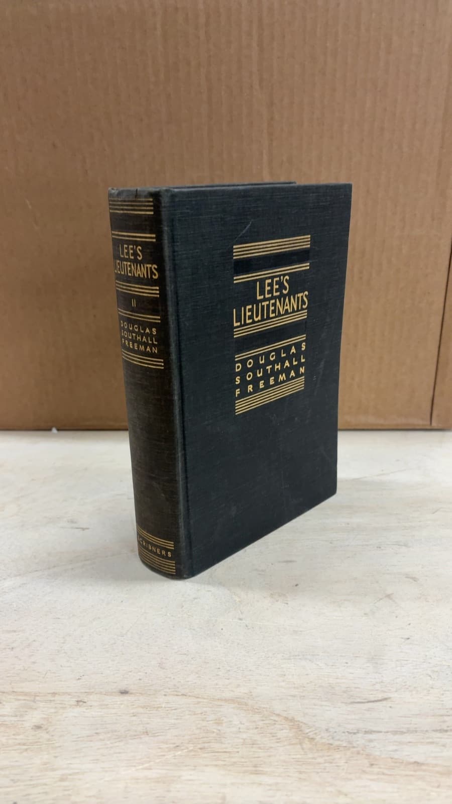 Lee's Lieutenants: A Study in Command by Douglas Southall Freeman - front cover