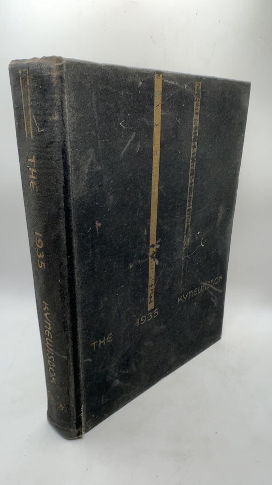 The 1935 Kynewisbok by Published by the Students of the University of Denver - front cover