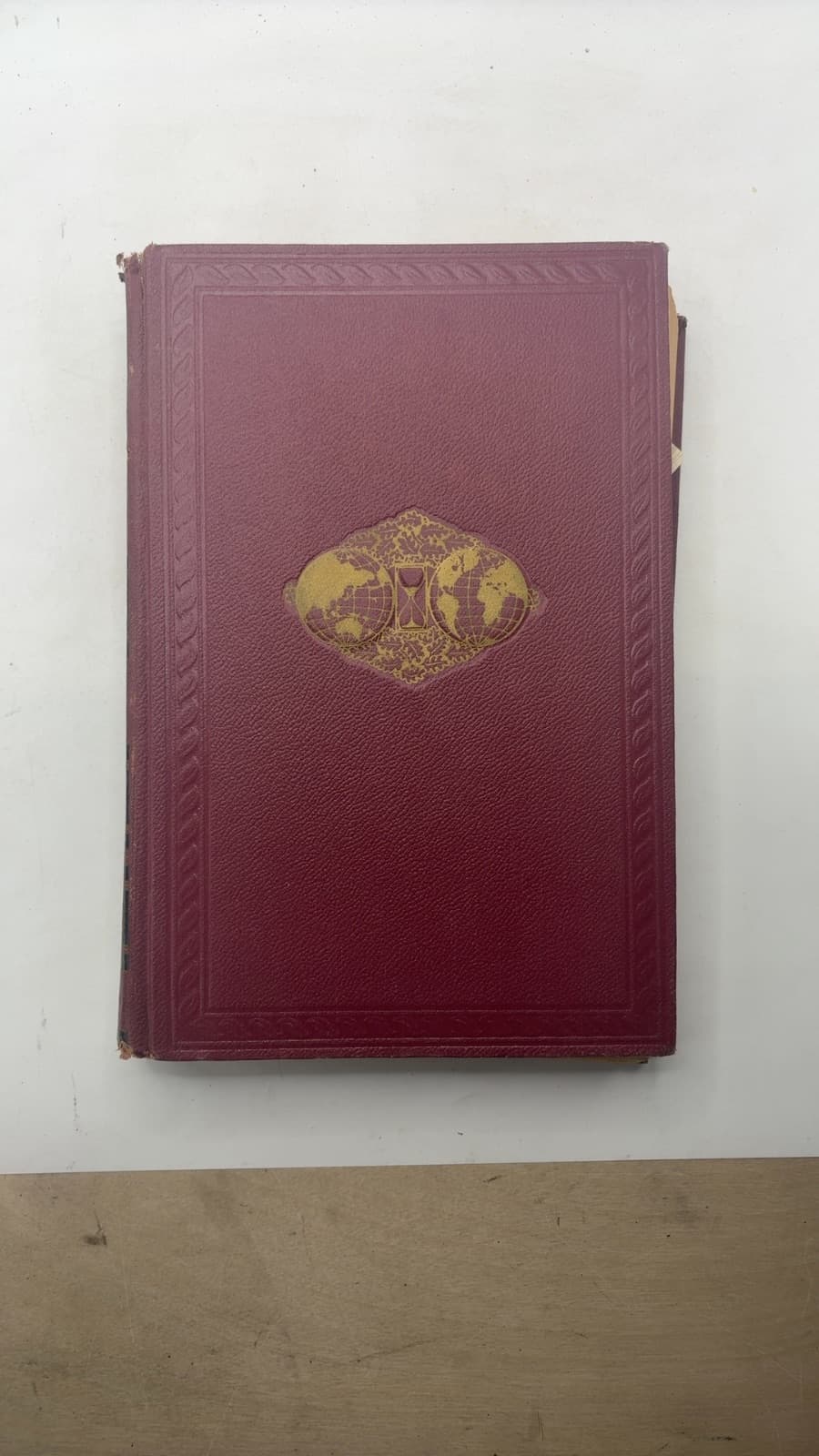 World Scope Encyclopedia - quarter view showing binding condition