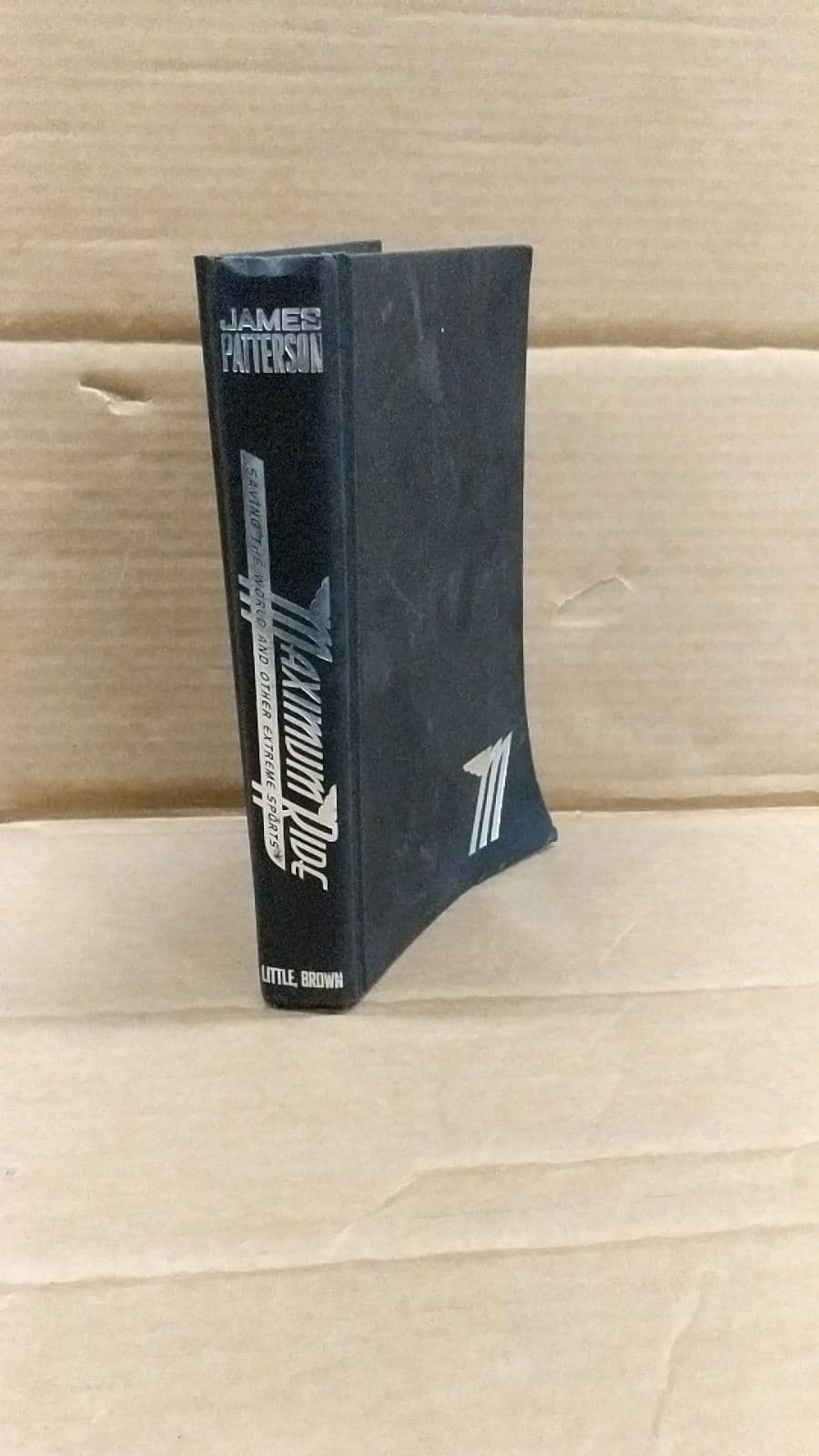 Maximum Ride: Saving the World and Other Extreme Sports by James Patterson - front cover