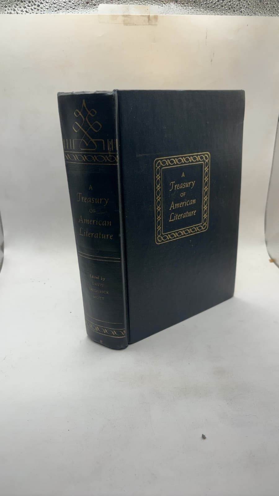 A Treasury of American Literature by Joe Lee Davis, John T. Frederick, Frank Luther Mott - front cover
