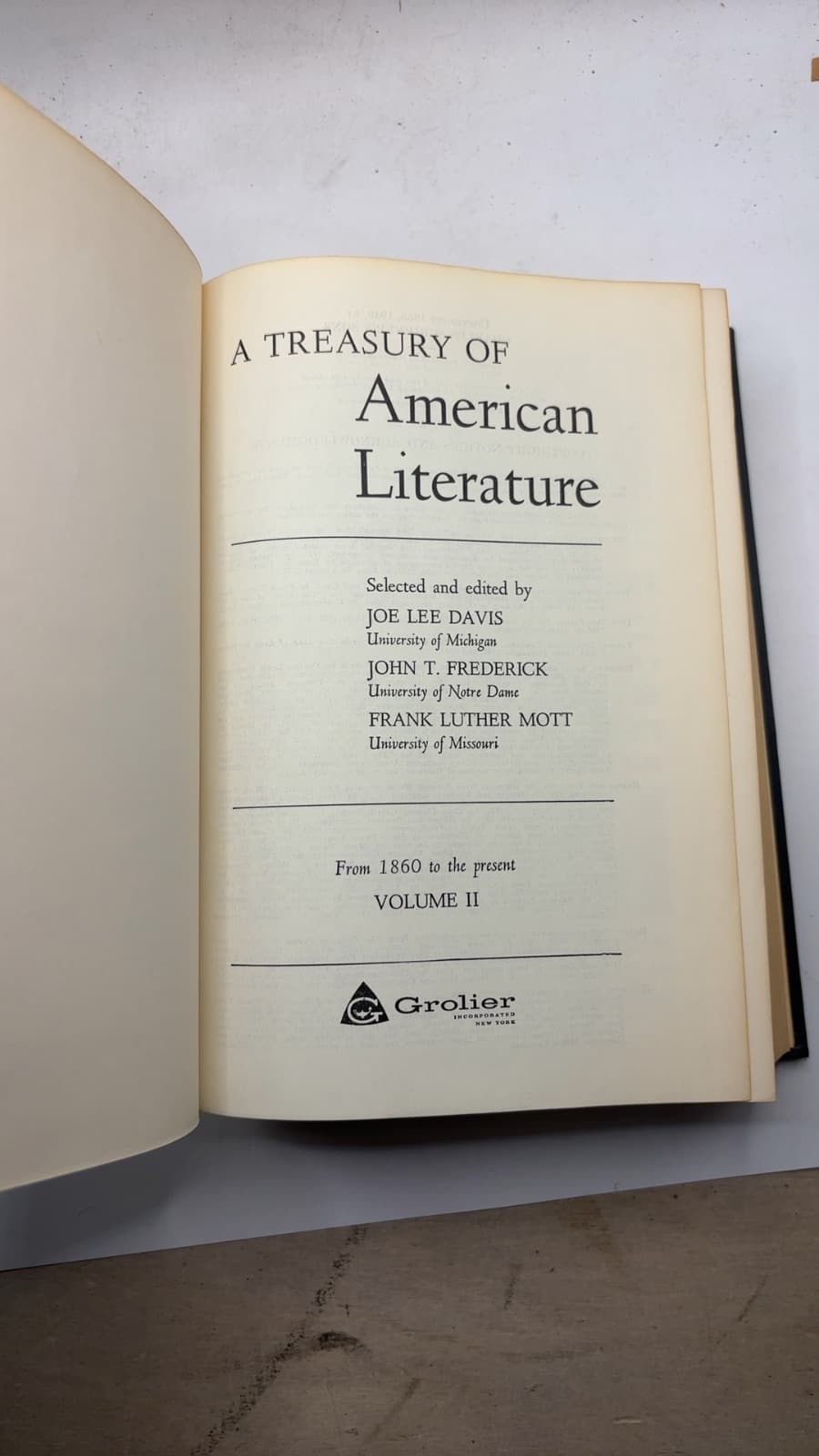 A Treasury of American Literature by Joe Lee Davis, John T. Frederick, Frank Luther Mott - title page