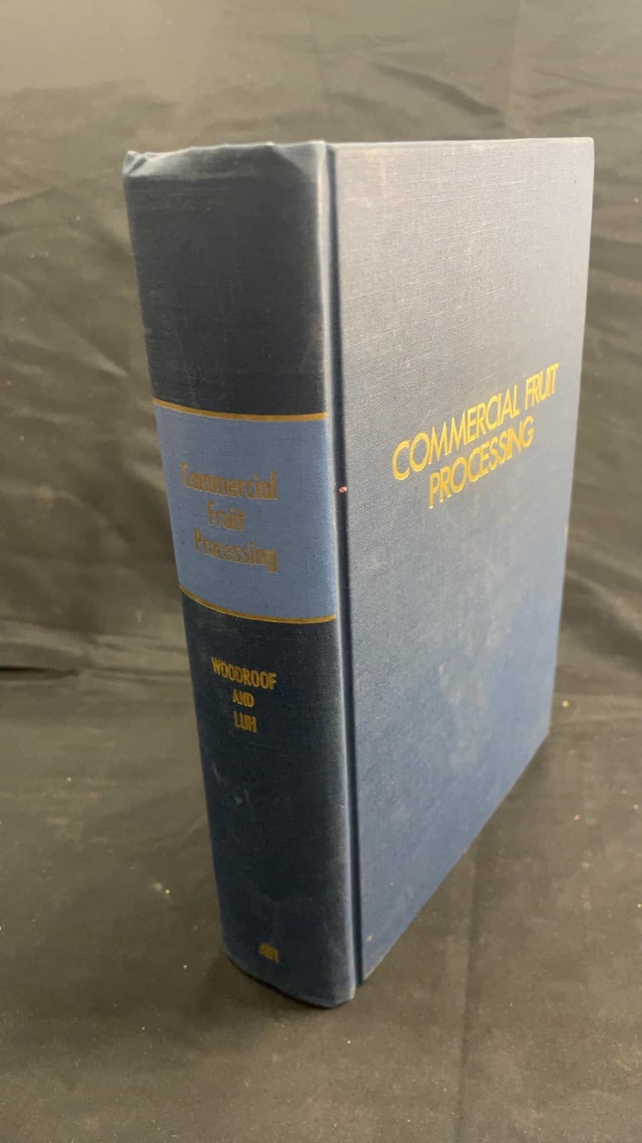 Commercial Fruit Processing by Jasper Guy Woodroof, Ph.D. and Bor Shiun Luh, Ph.D. - front cover