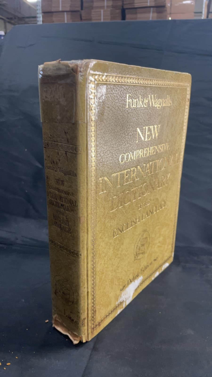 New Comprehensive International Dictionary of the English Language vol. 1 by Funk & Wagnalls - front cover