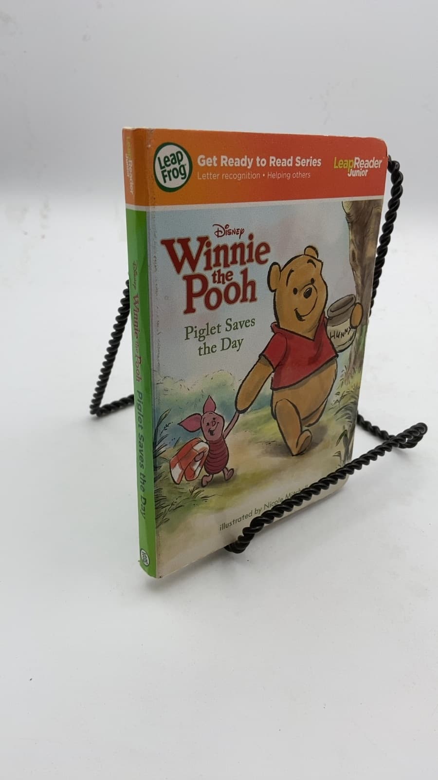 Winnie the Pooh: Piglet Saves the Day - front cover
