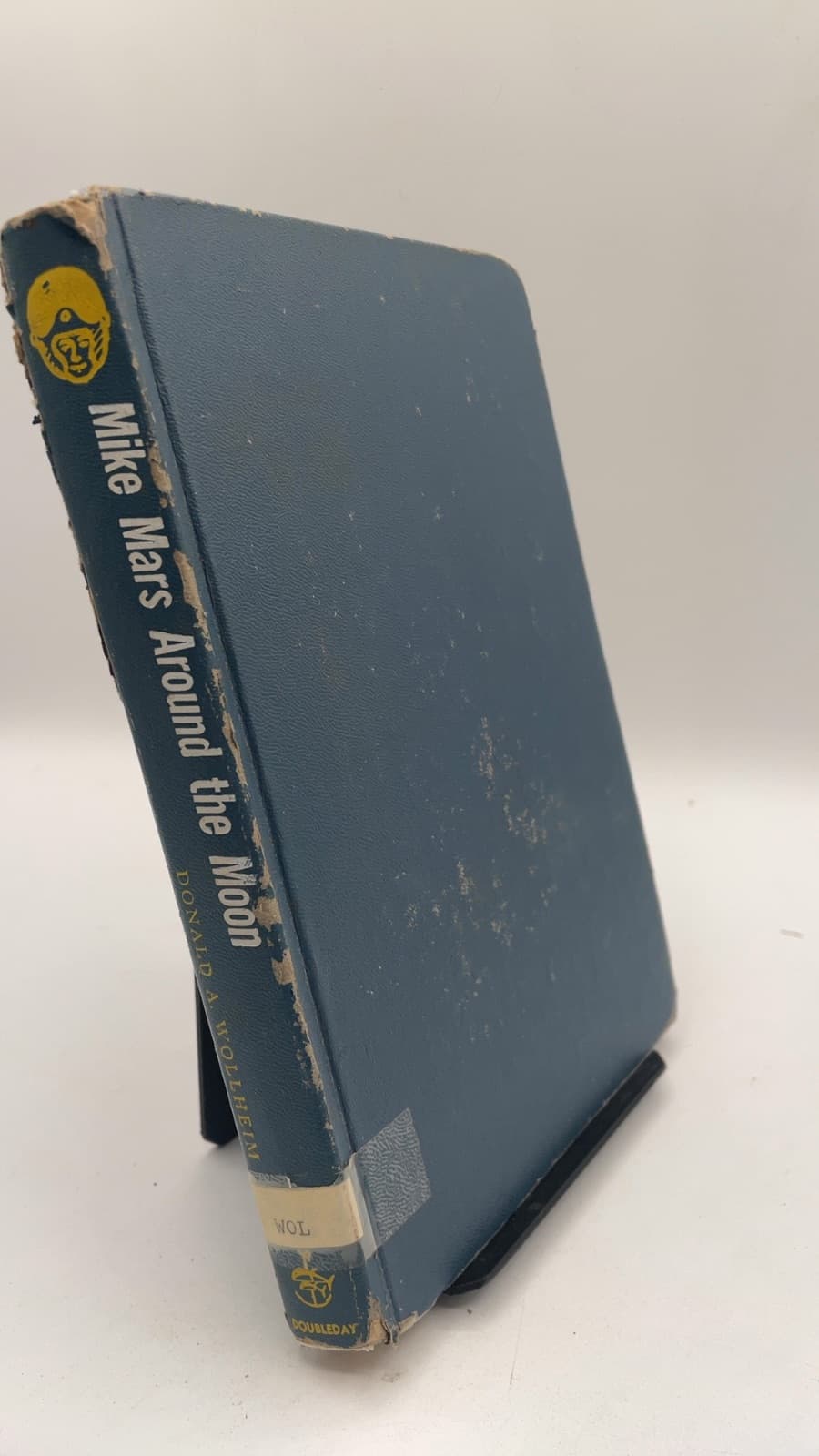 Mike Mars Around the Moon by Donald A. Wollheim - front cover