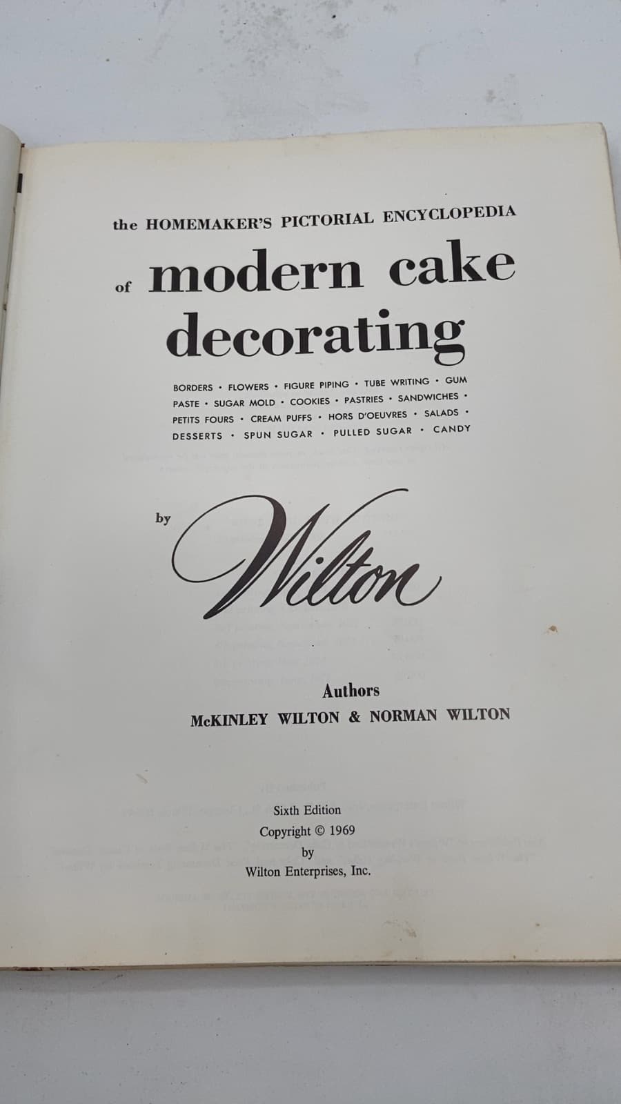 Pictorial Encyclopedia of Modern Cake Decorating by McKinley Wilton & Norman Wilton - title page
