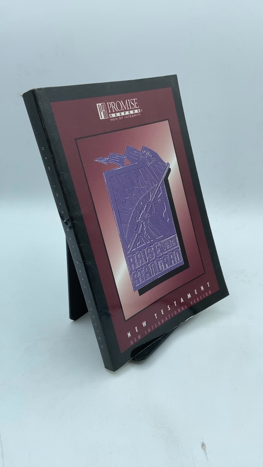 Raise the Standard: The New Testament New International Version - front cover