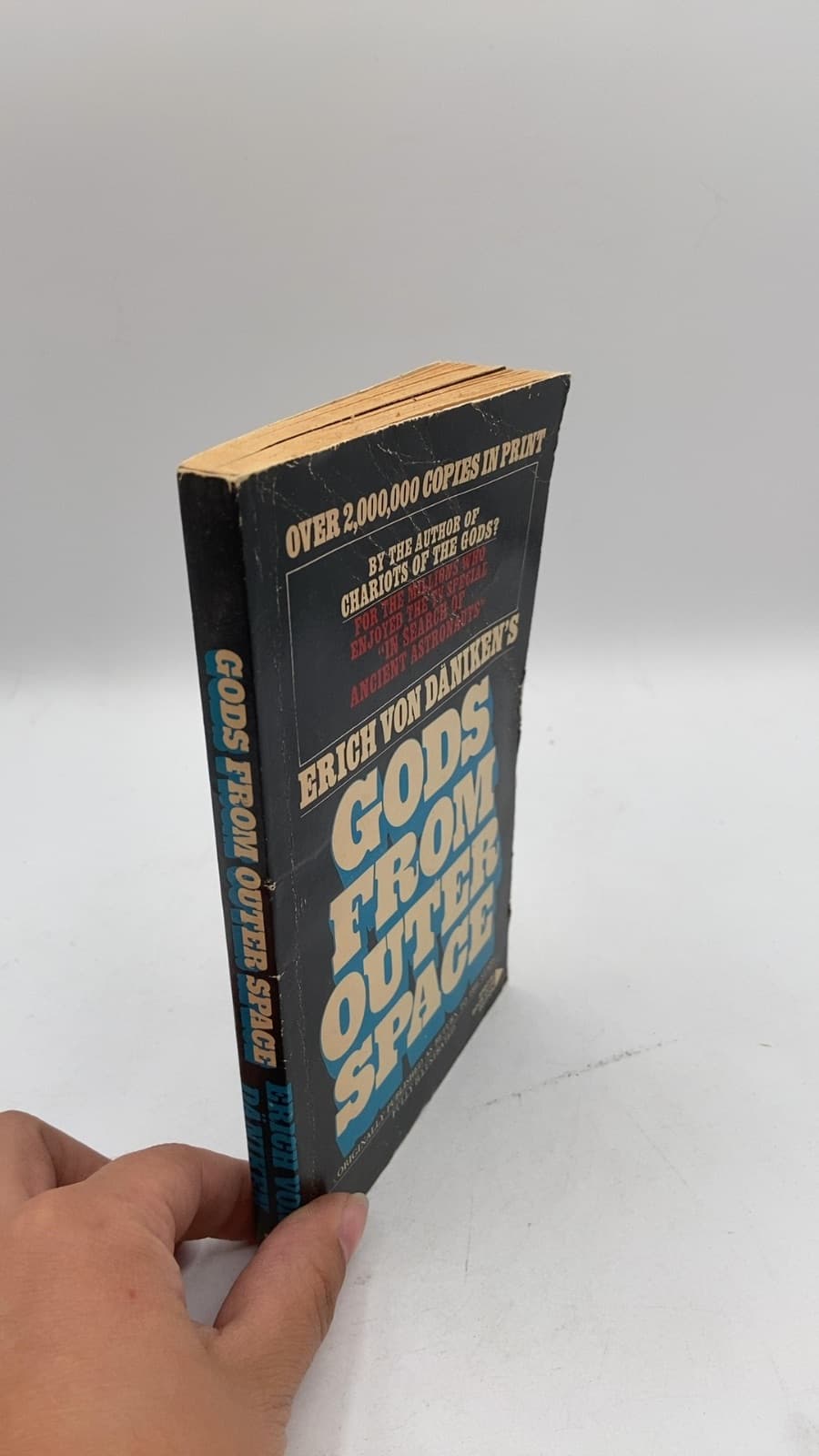 Gods From Outer Space by Erich von Däniken - front cover