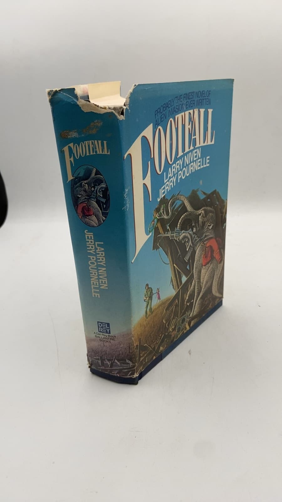Footfall by Larry Niven, Jerry Pournelle - front cover
