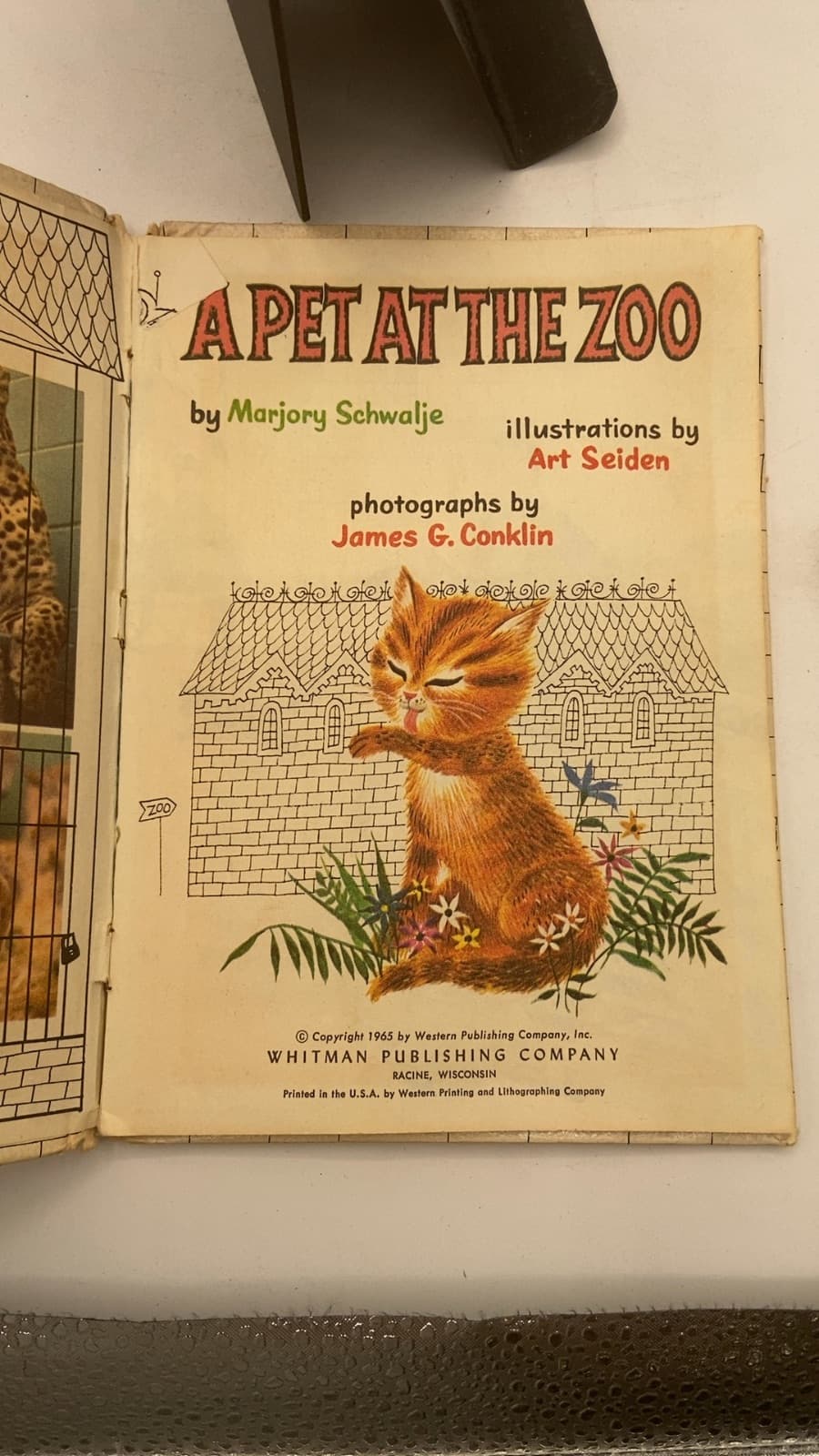 A Pet at the Zoo by Marjory Schwalje - title page