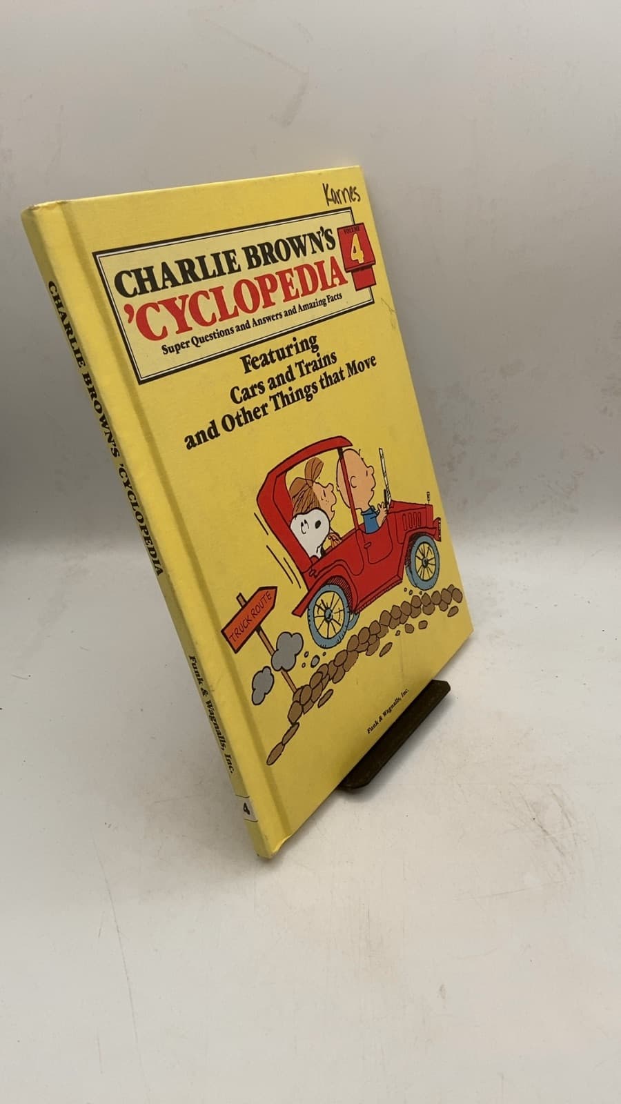 Charlie Brown's 'Cyclopedia: Super Questions and Answers and Amazing Facts Featuring Cars and Trains and Other Things that Move by null - front cover