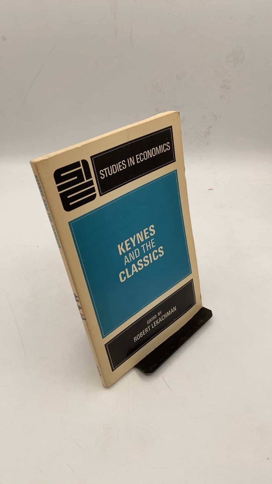 Keynes AND THE Classics by Robert Lekachman - front cover
