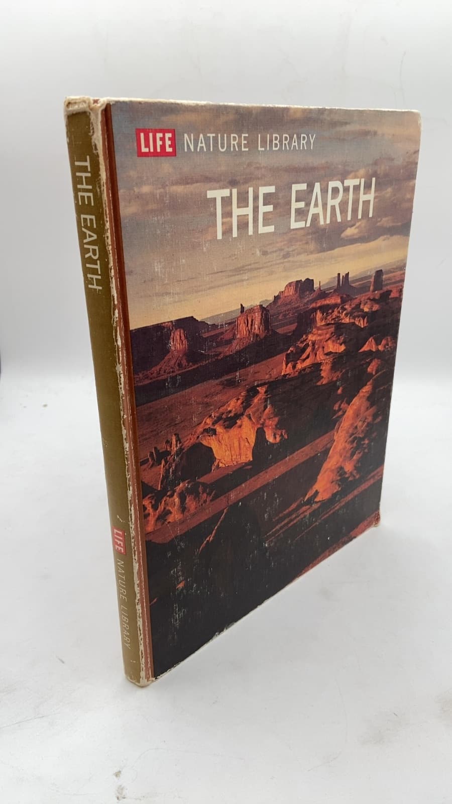 THE Earth by Arthur Beiser and The Editors of LIFE - front cover