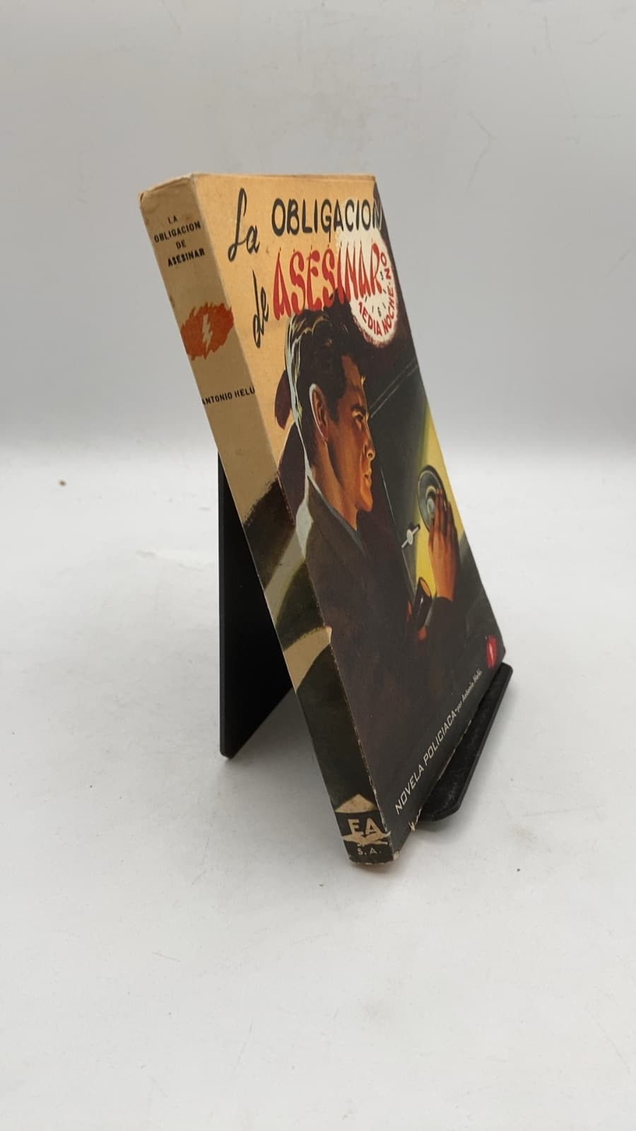 La Obligación de Asesinar by Antonio Helú - front cover