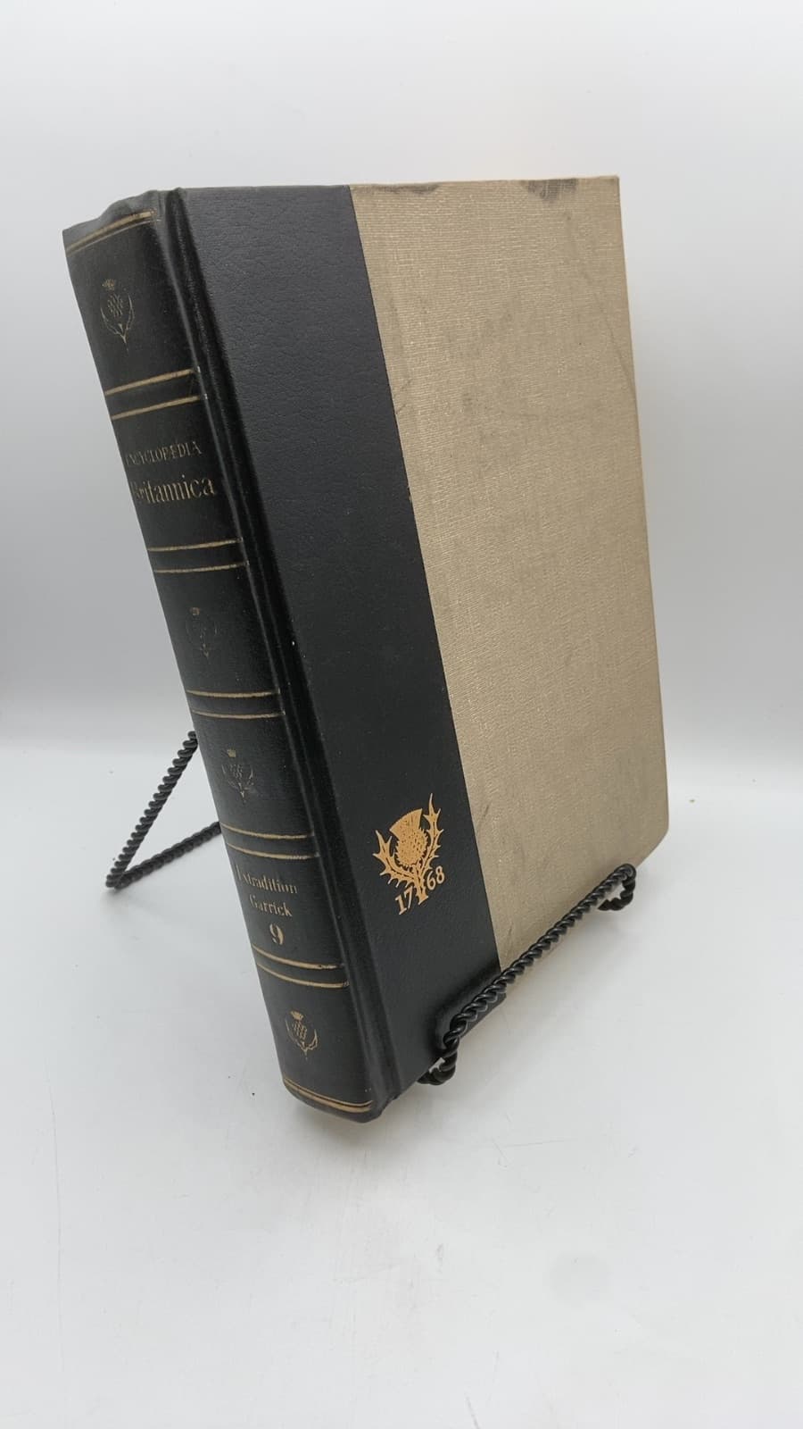 Encyclopædia Britannica by A Society of Gentlemen in Scotland - front cover