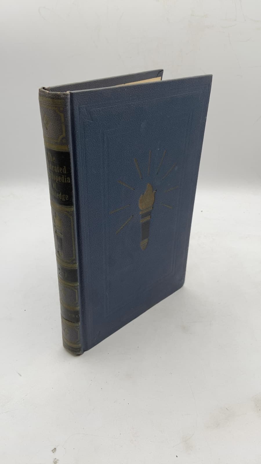 The Illustrated Encyclopedia of Knowledge - front cover