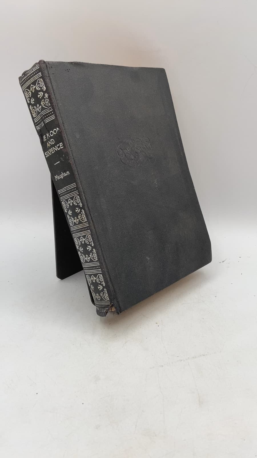 The Moon and Sixpence by W. Somerset Maugham - front cover