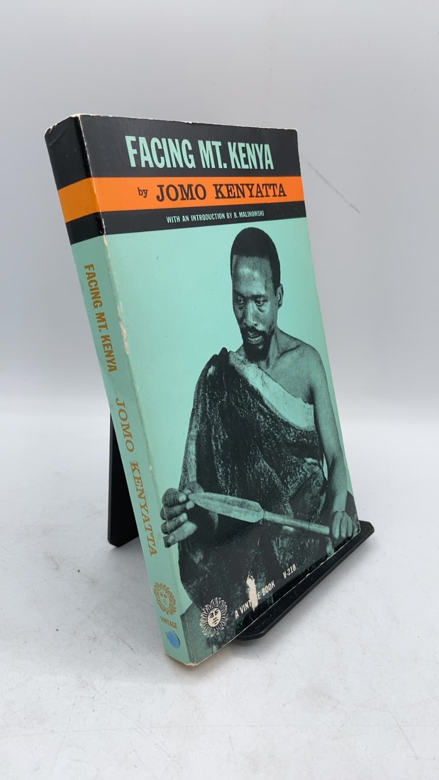 Facing Mount Kenya: The Tribal Life of the Gikuyu by Jomo Kenyatta - front cover