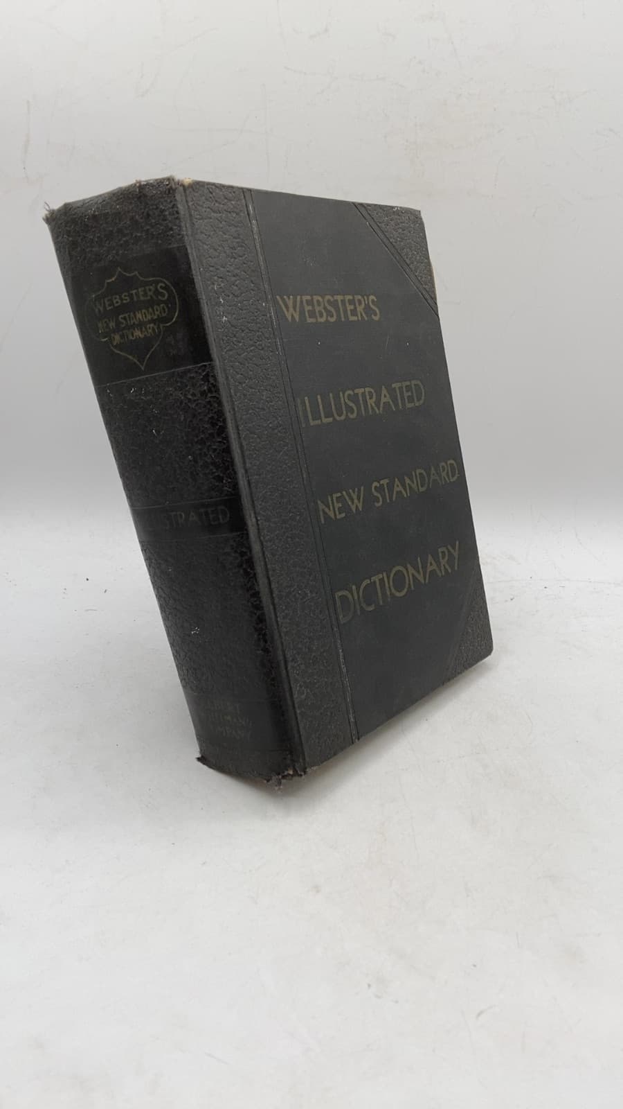 Laird & Lee's Illustrated New Standard Webster's Dictionary of the English Language by E. T. Roe, Ll.b. - front cover