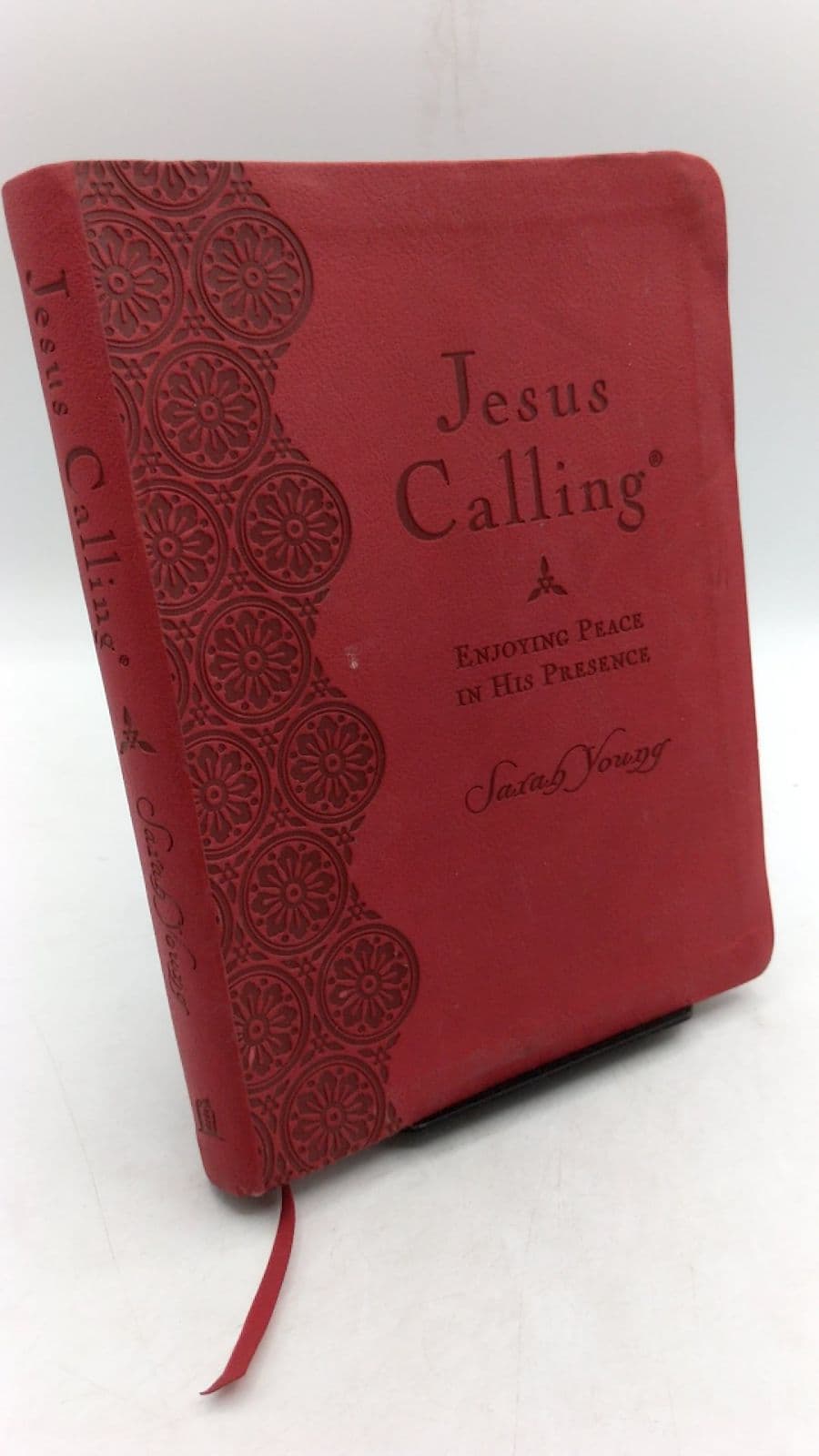 Jesus Calling: Enjoying Peace in His Presence by Sarah Young - front cover