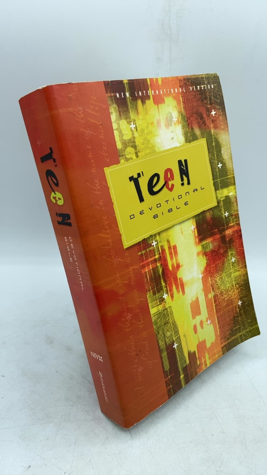 Teen Devotional Bible by Carla Barnhill, Mark Oestreicher - front cover