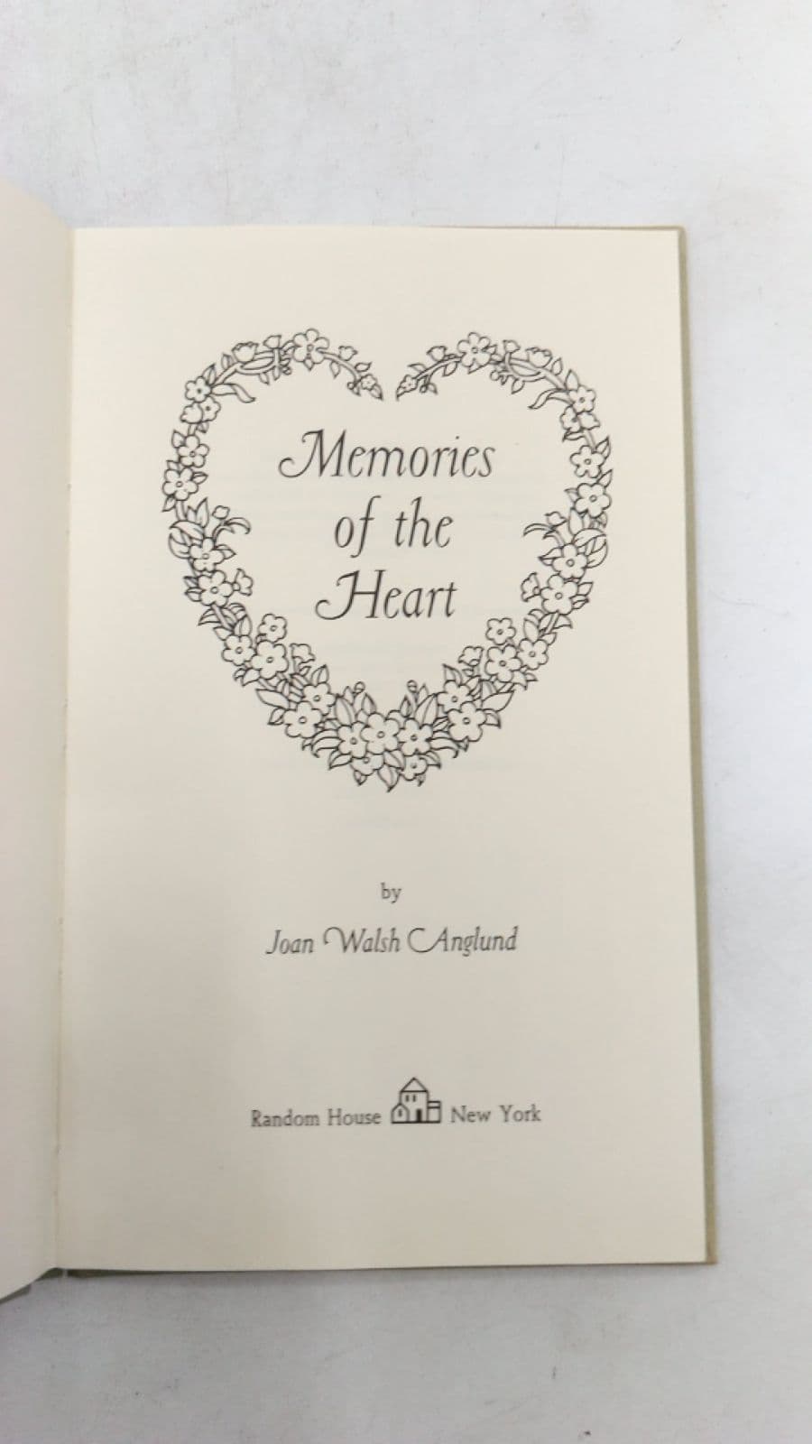 Memories of the Heart by Joan Walsh Anglund - title page