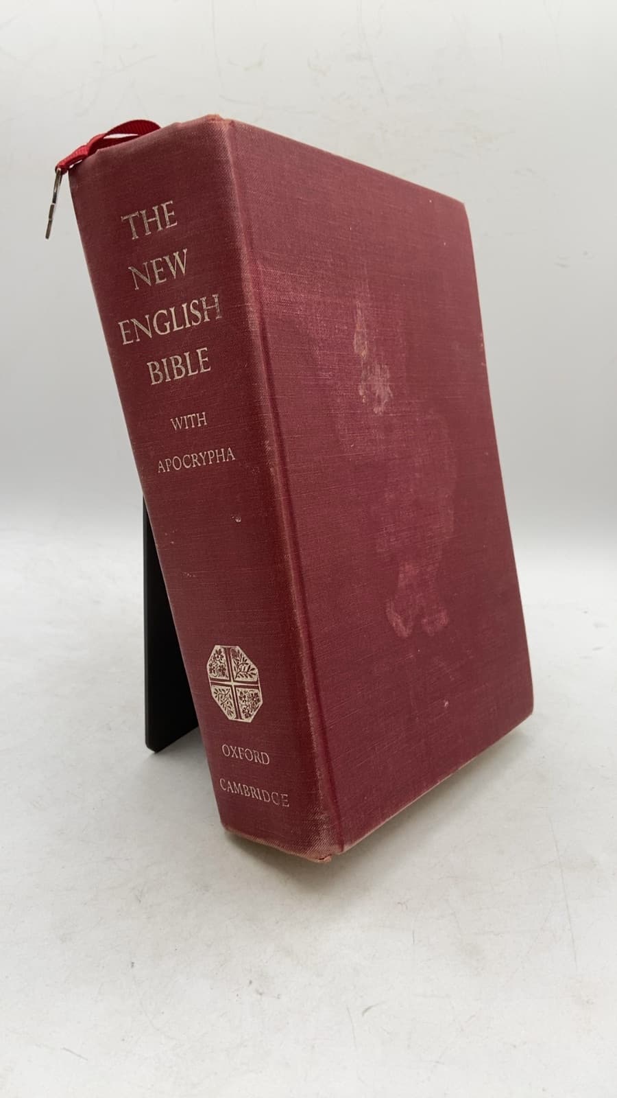 THE NEW English Bible With THE Apocrypha - front cover