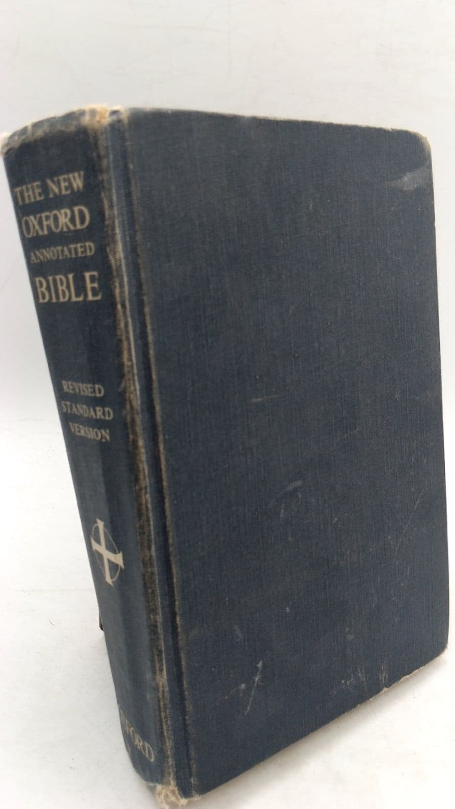 The New Oxford Annotated Bible: The Holy Bible, Revised Standard Version by Herbert G. May and Bruce M. Metzger - front cover
