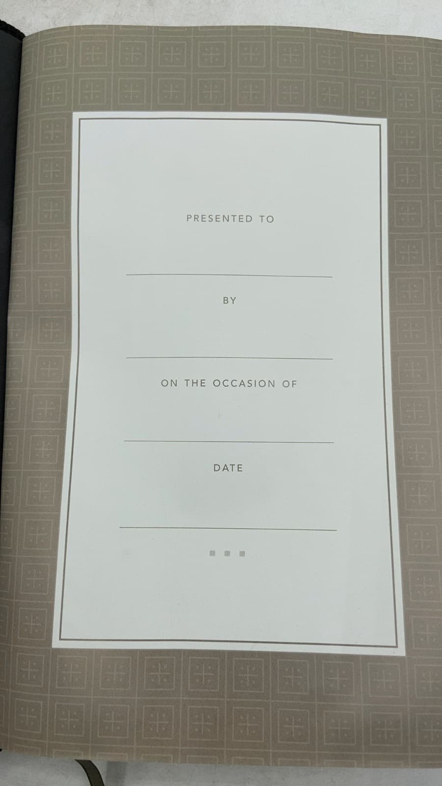 Holy Bible: New Living Translation, Large Print NLT Thinline Reference - additional view