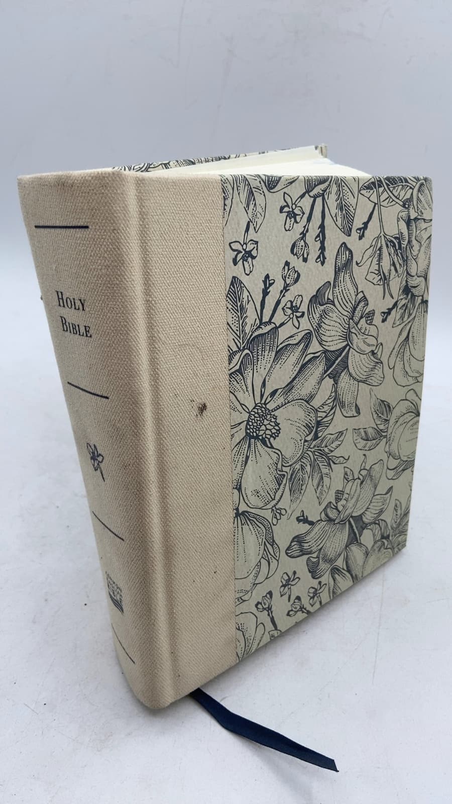 The Common English Bible: Wide-Margin Bible - front cover