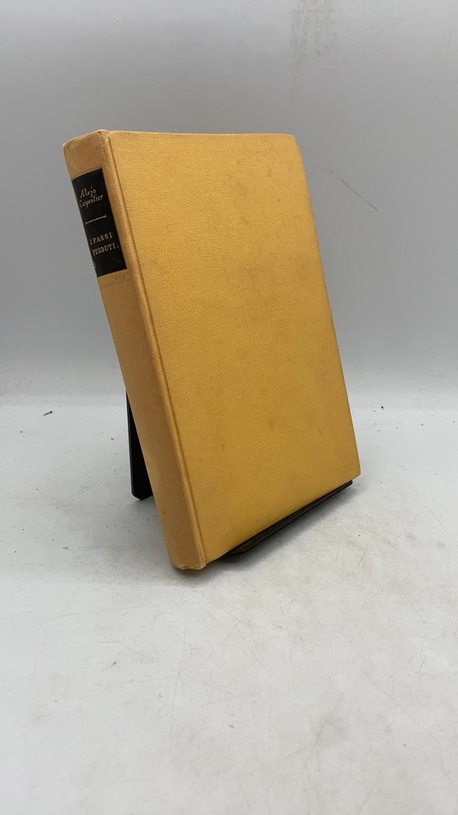 I Passi Perduti by Alejo Carpentier - front cover
