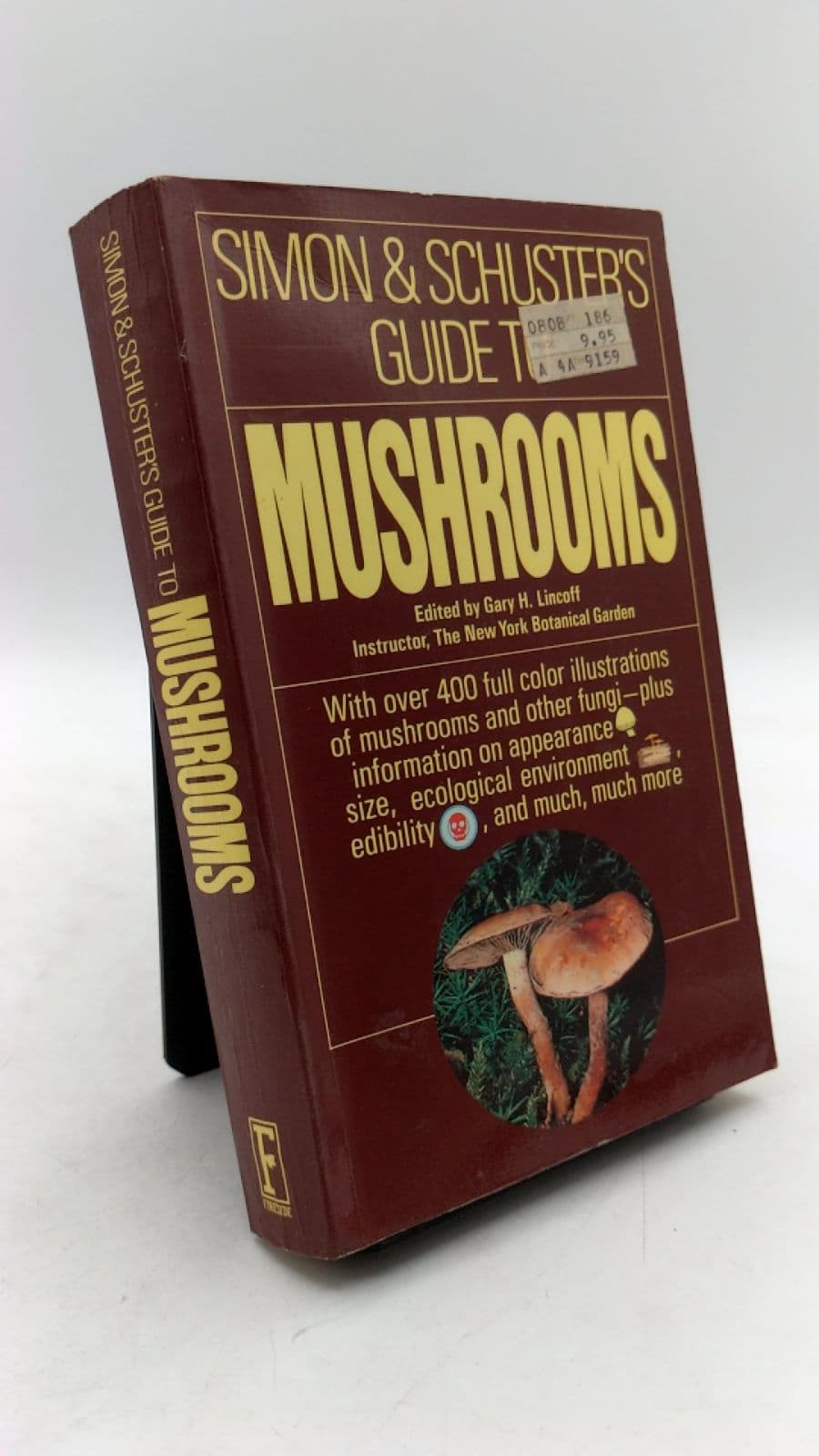 Simon & Schuster's Guide to Mushrooms by Giovanni Pacioni - front cover