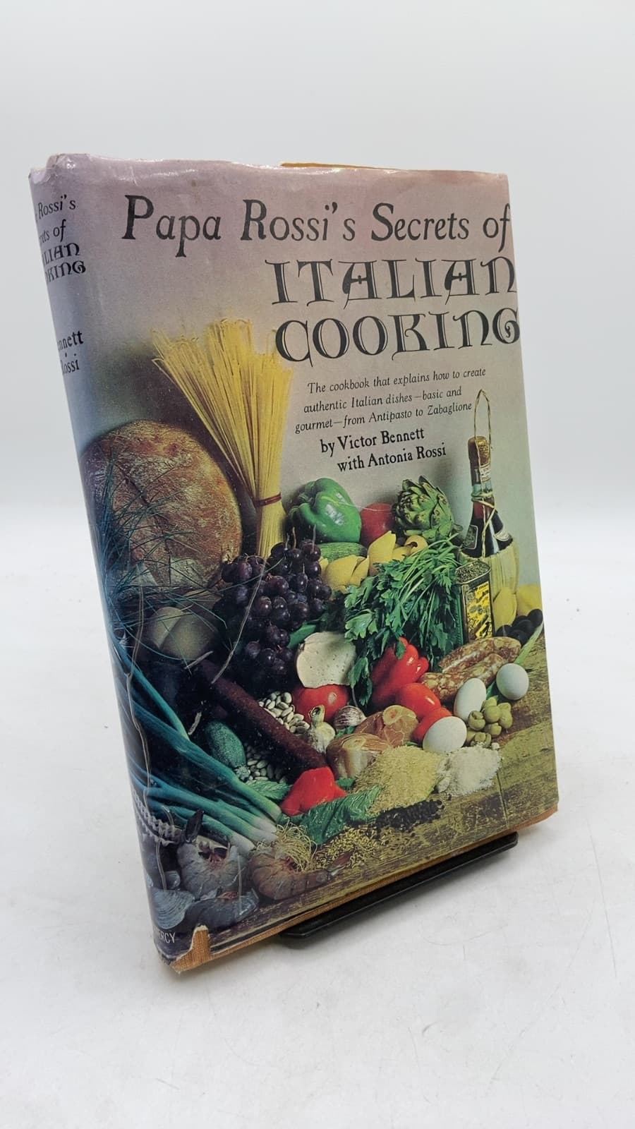 Papa Rossi's Secrets of Italian Cooking by Victor Bennett with Antonia Rossi - front cover