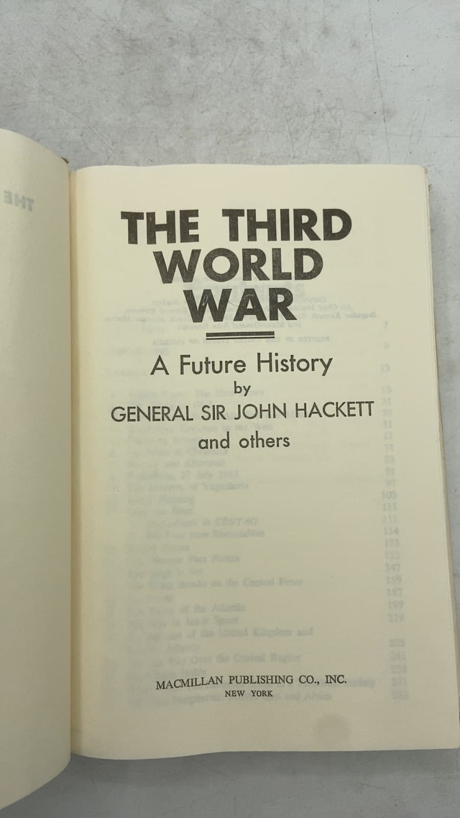 THE Third World WAR August 1985 by General SIR John Hackett and Others - title page