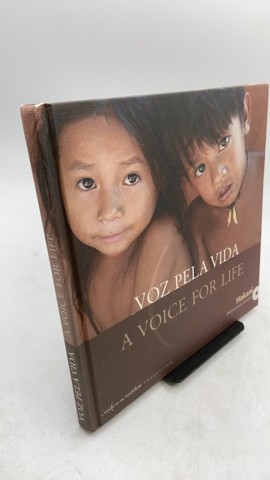 VOZ Pela Vida A Voice FOR Life by Laura Fisher and Marcia Suzuki - front cover