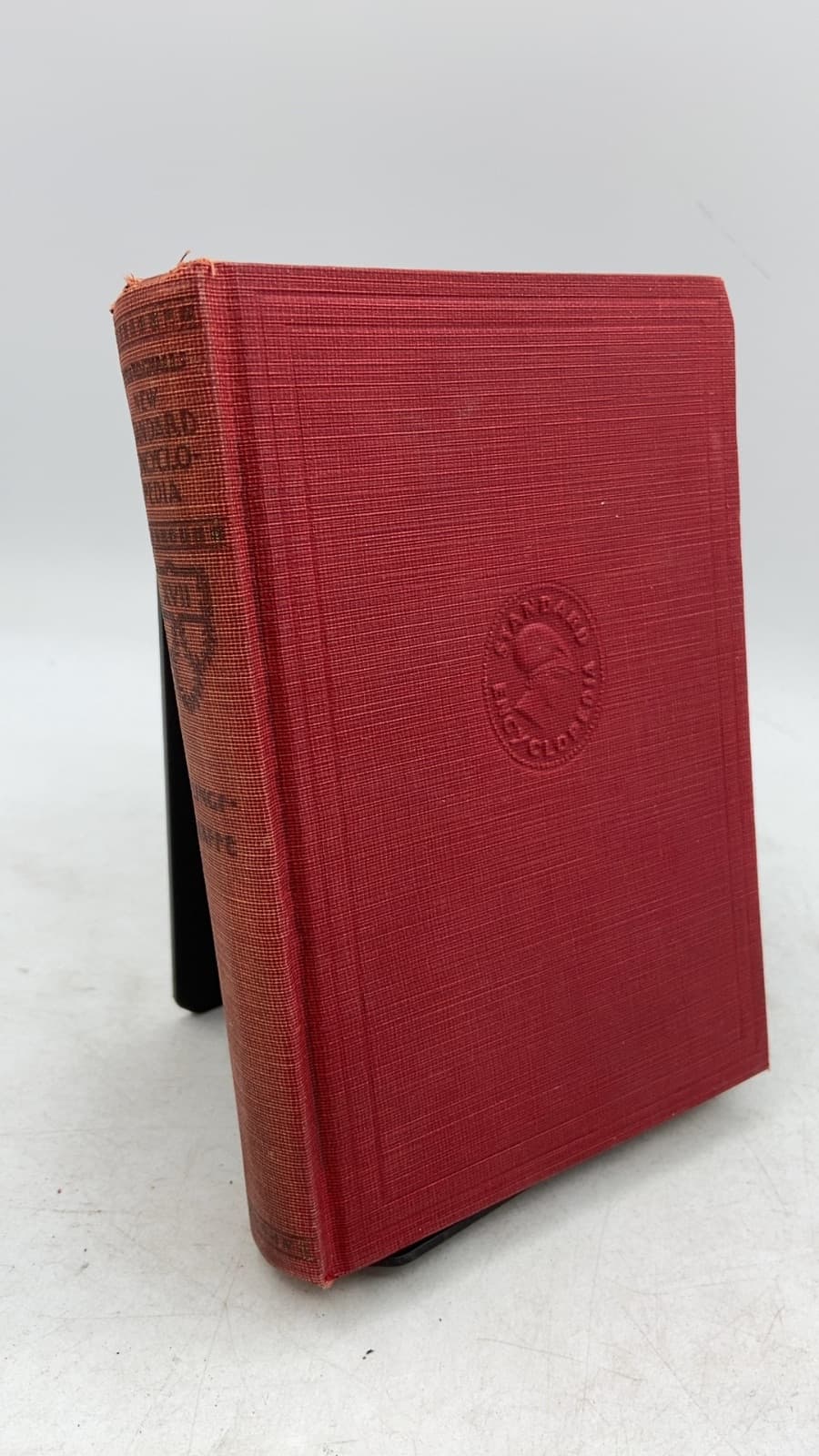 Funk & Wagnalls New Standard Encyclopedia of Universal Knowledge, Volume XVII: Jungfrau — Maffei by Frank H. Vizetelly - front cover