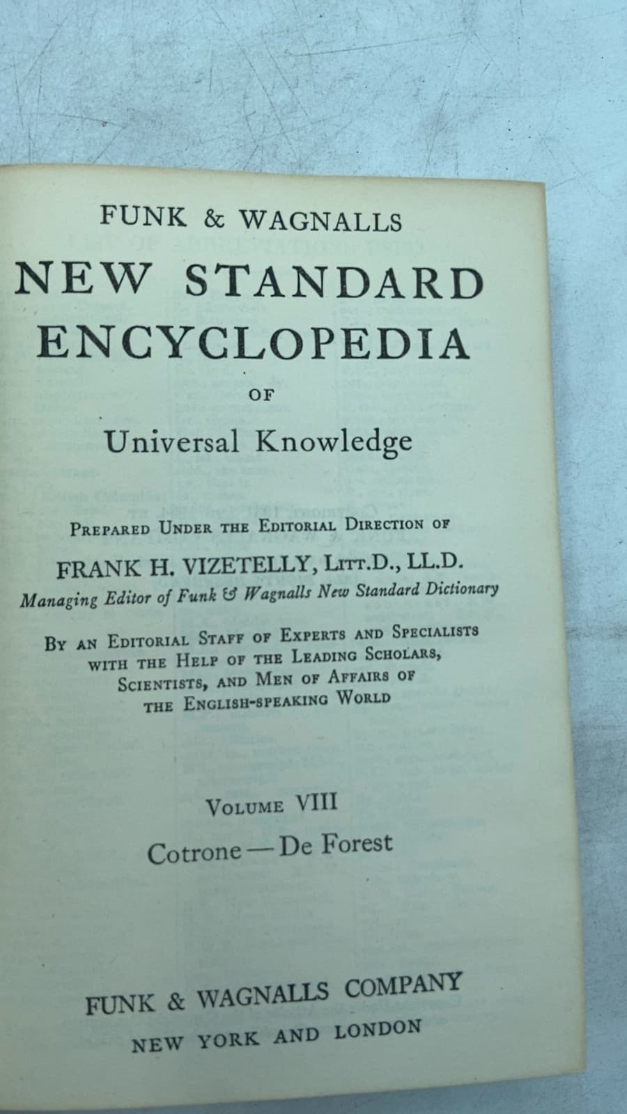 Funk & Wagnalls New Standard Encyclopedia of Universal Knowledge, Volume VIII: Cotrone — De Forest by Frank H. Vizetelly - title page