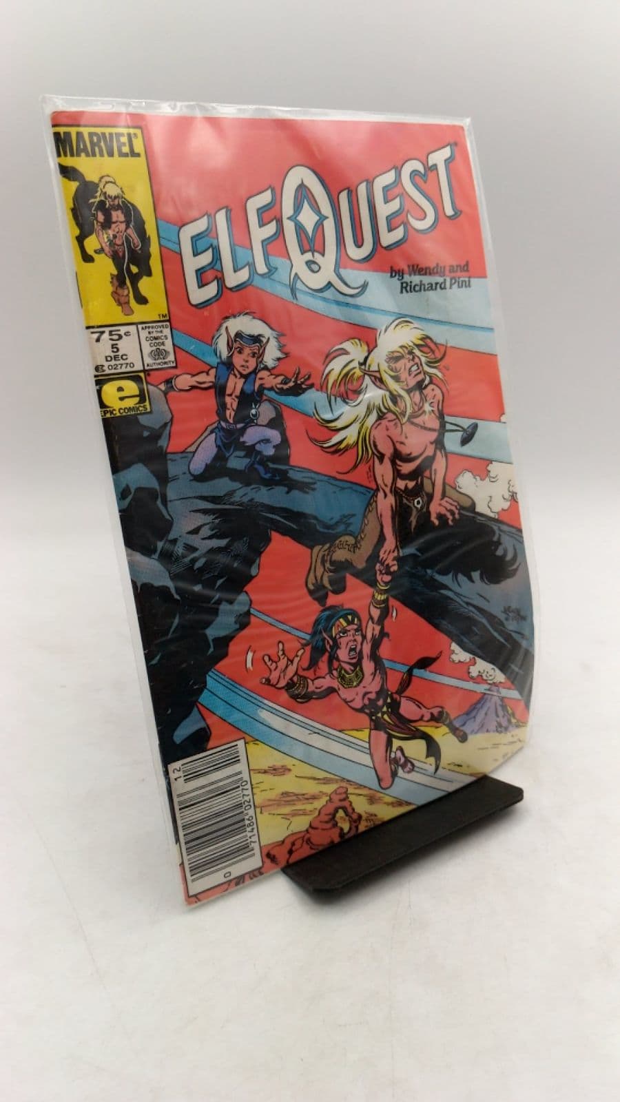 Elfquest #5 by Wendy and Richard Pini - front cover