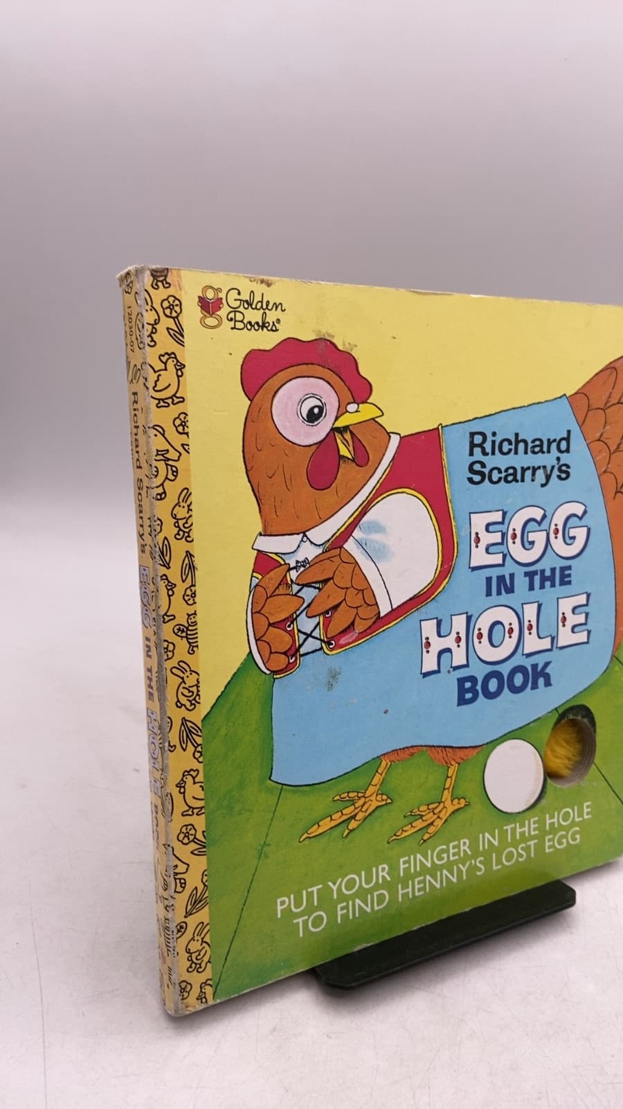 Richard Scarry's Egg in the Hole Book by Richard Scarry - front cover