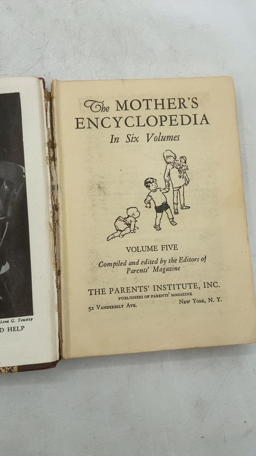 The Mother's Encyclopedia In Six Volumes by Editors of Parents' Magazine - title page