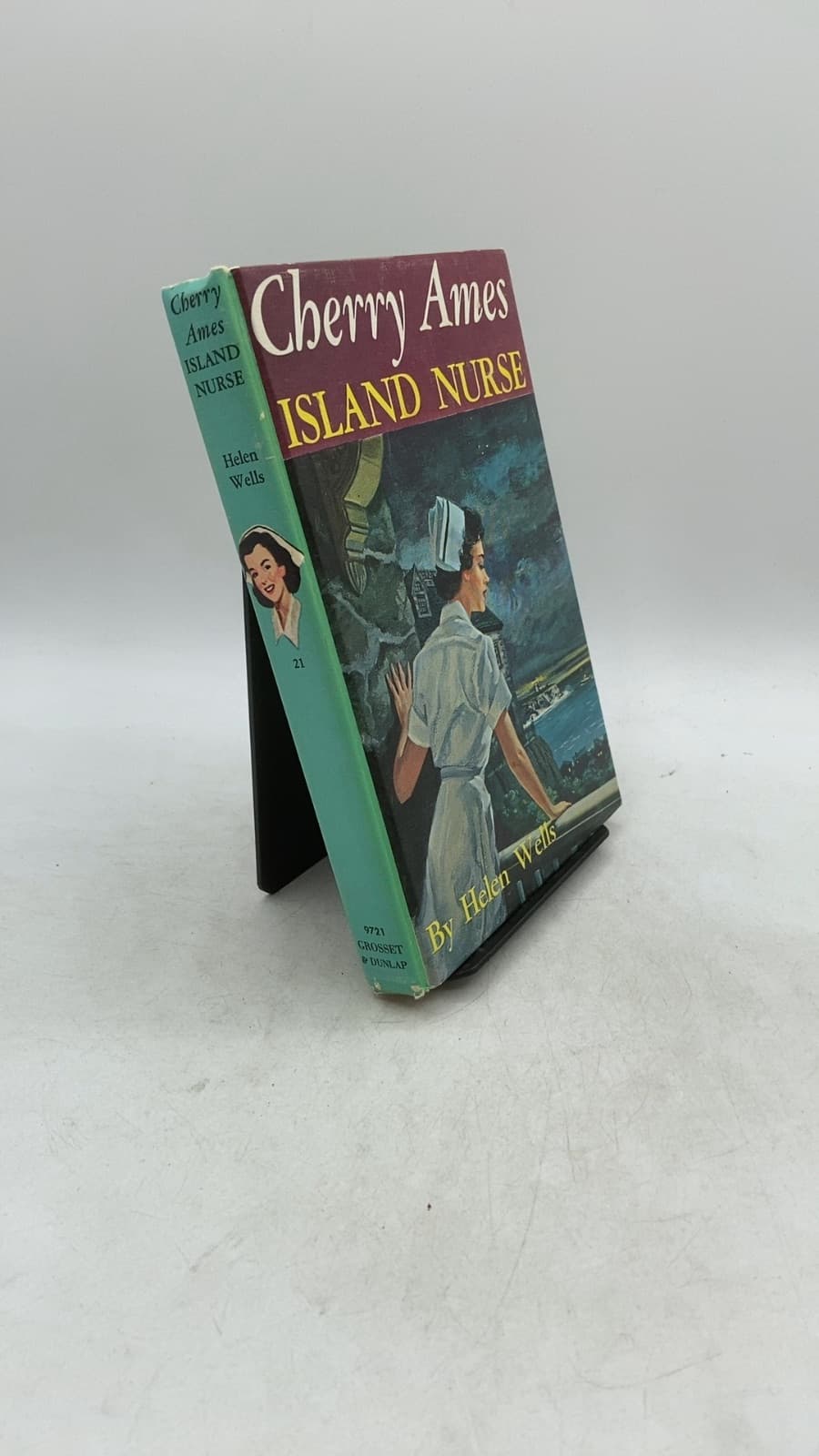 Cherry Ames, Island Nurse by Helen Wells - front cover