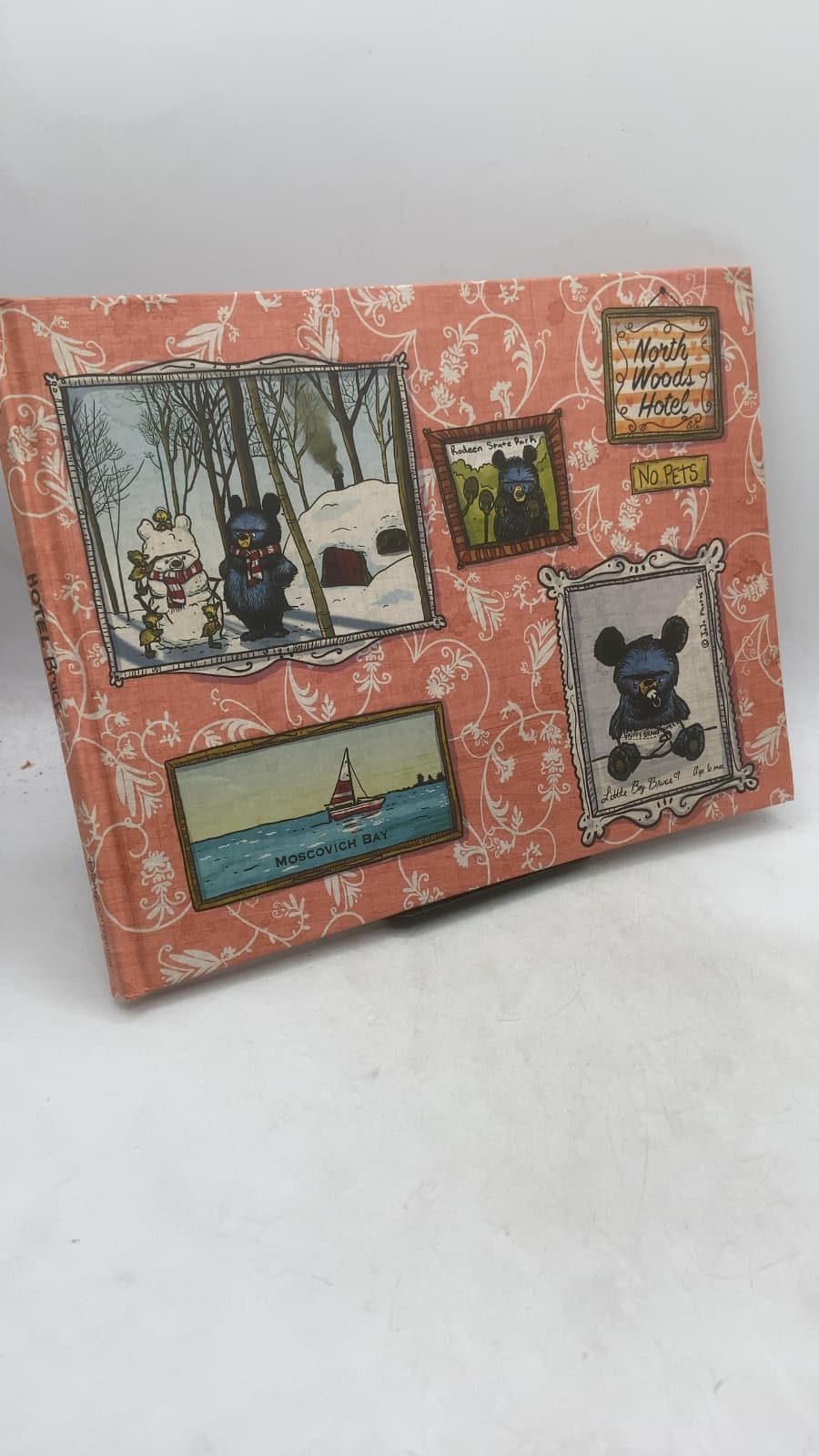 Hotel Bruce by Ryan T. Higgins - front cover