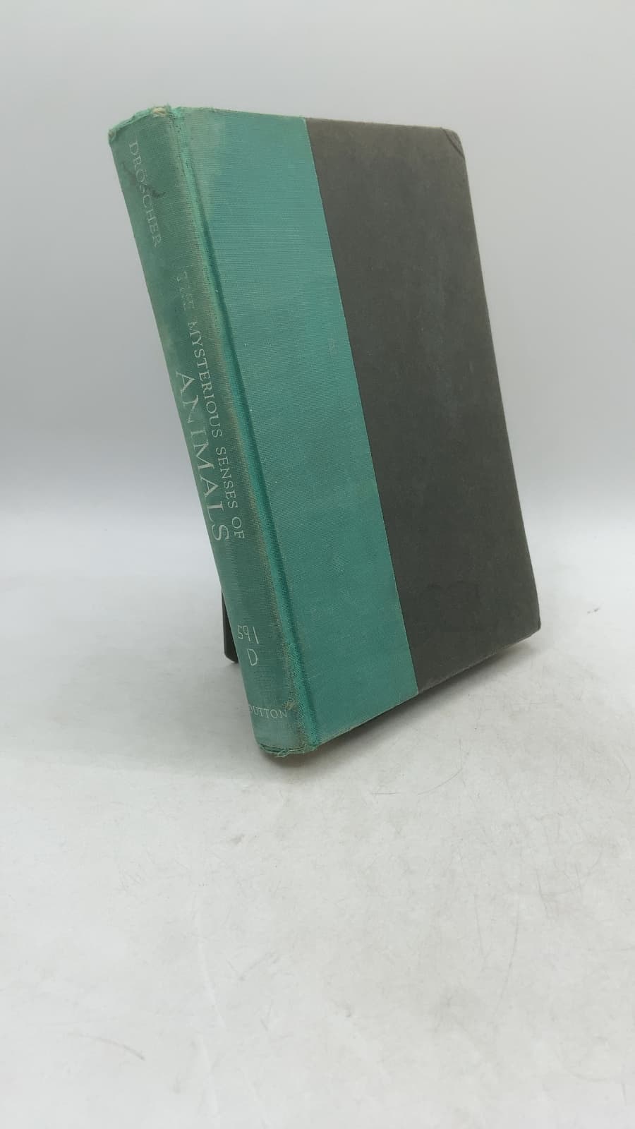 THE Mysterious Senses OF Animals by Vitus B. Dröscher - front cover
