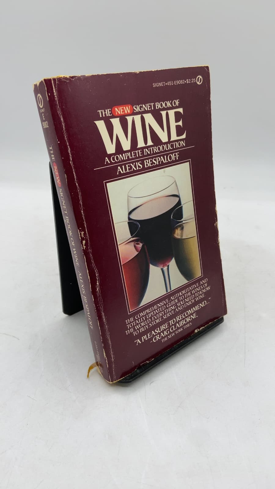 The New Signet Book of Wine: A Complete Introduction by Alexis Bespaloff - front cover