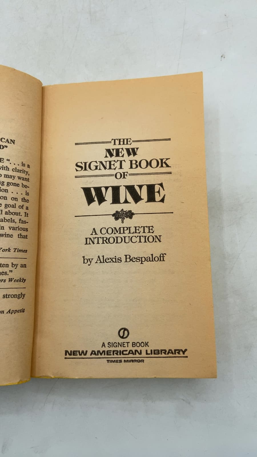 The New Signet Book of Wine: A Complete Introduction by Alexis Bespaloff - title page