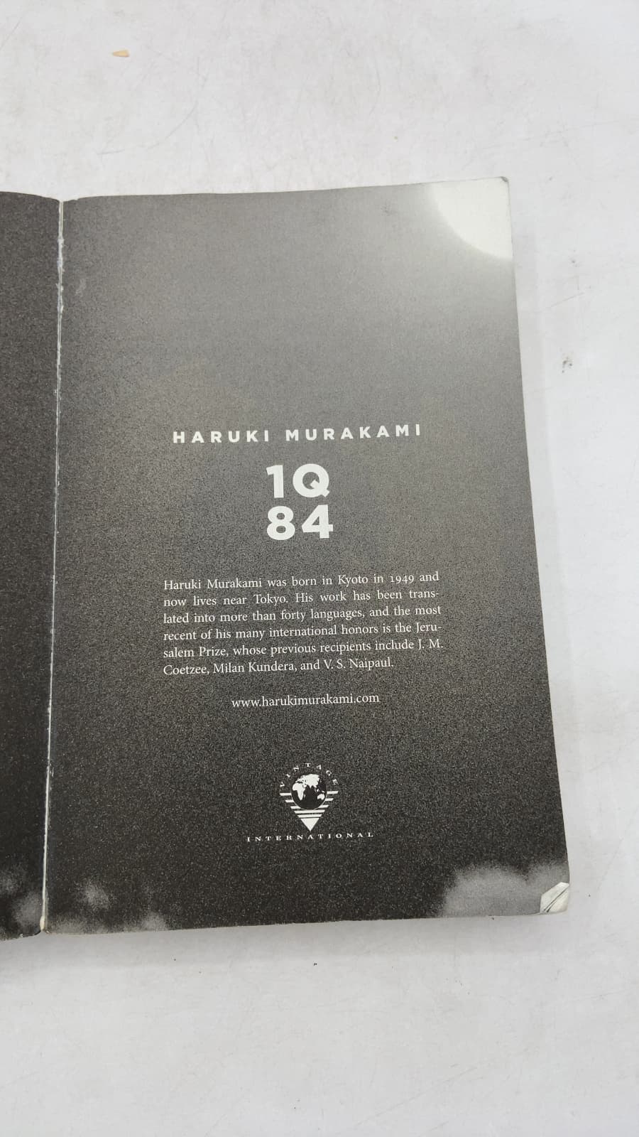 1q84 by Haruki Murakami - title page