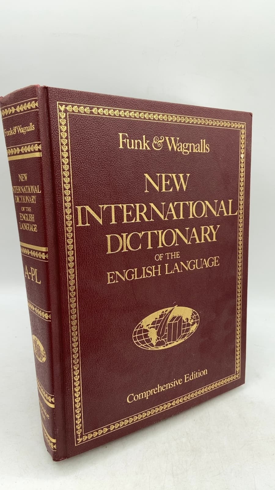 Funk & Wagnalls New International Dictionary of the English Language: Comprehensive Edition - front cover