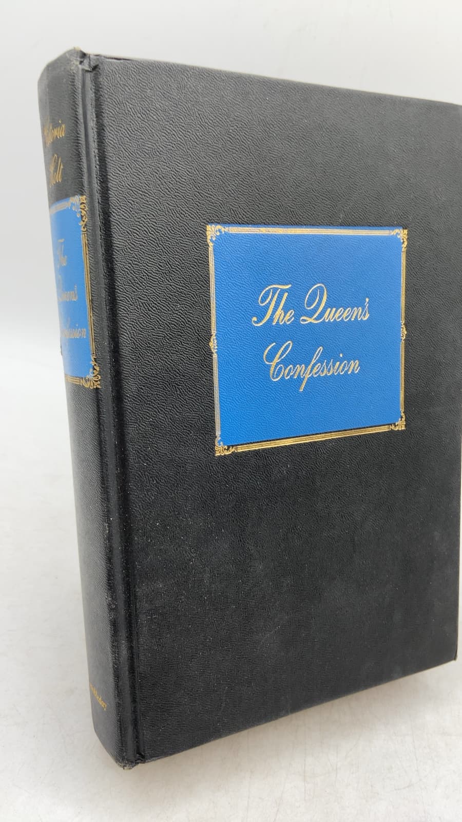 The Queen's Confession by Victoria Holt - front cover